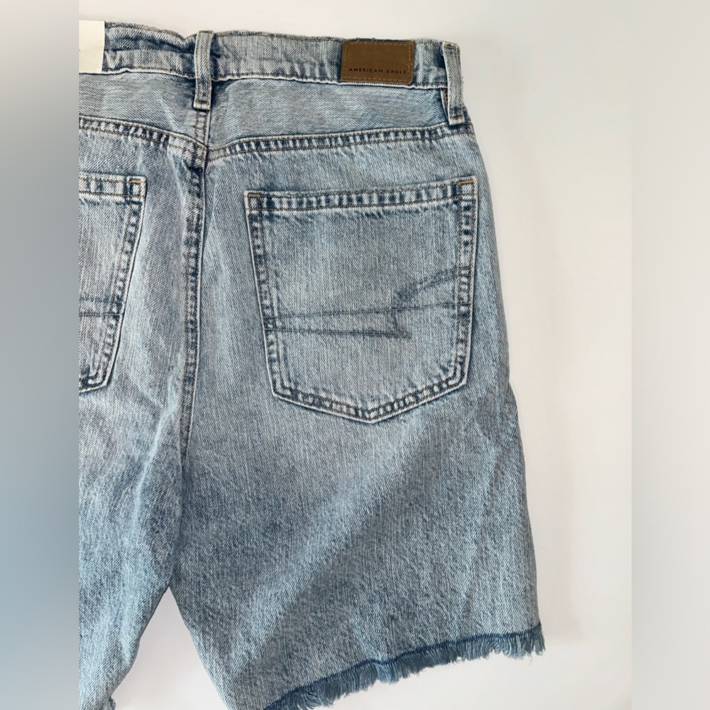 NWT American Eagle Skater Short frayed, raw edge hem Hi Rise jean shorts sz 2/26 - Picture 8 of 13